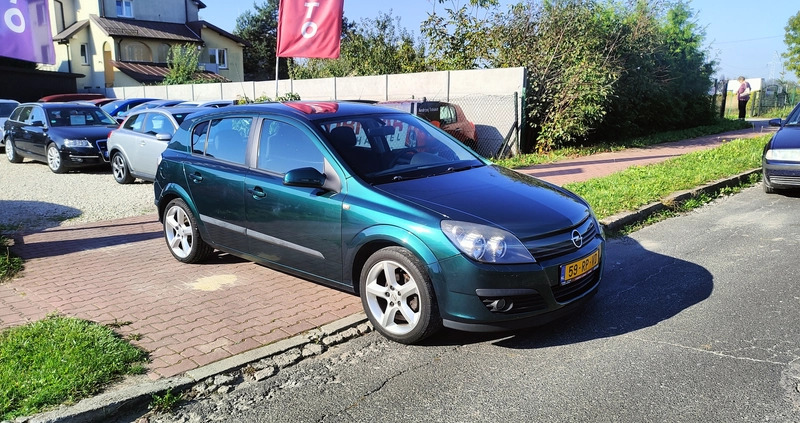 Opel Astra cena 9999 przebieg: 205000, rok produkcji 2005 z Gąbin małe 781